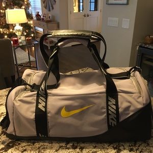 Large Nike duffle gym bag